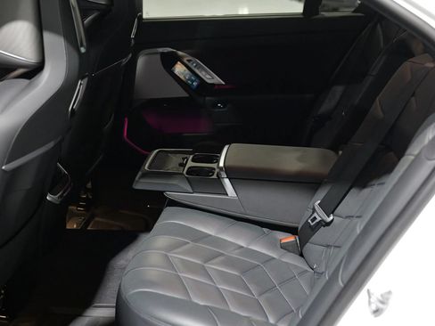 Used 2023 BMW 760i xDrive AWD/4WD image 16
