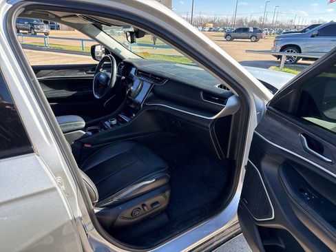 Used 2021 Jeep Grand Cherokee L Limited image 15