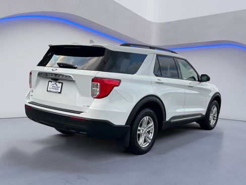 Used 2020 Ford Explorer XLT image 6
