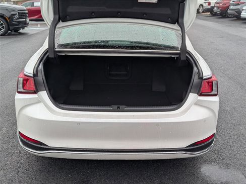 Used 2025 Lexus ES 300h w/ Technology Package image 13