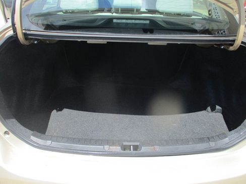 Used 2013 Toyota Corolla LE FWD image 6