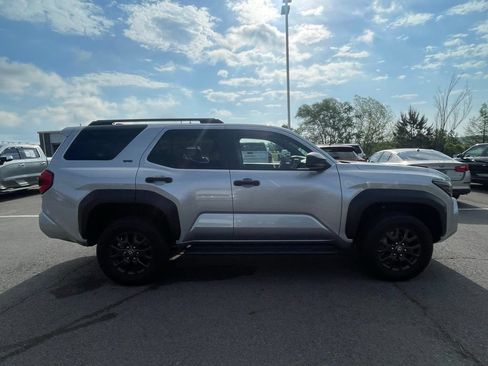 Used 2025 Toyota 4Runner SR5 AWD/4WD image 9