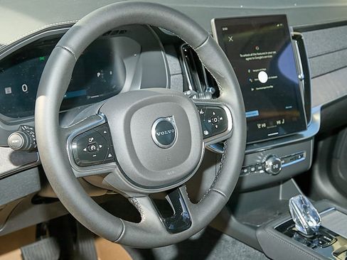 New 2026 Volvo XC90 B5 Ultra w/ Protection Package image 13