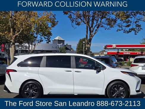Used 2025 Toyota Sienna XSE image 9