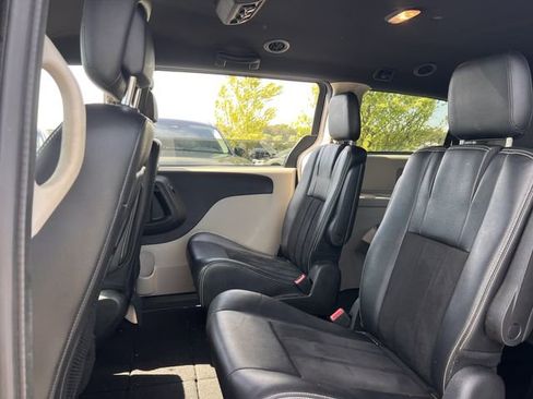 Used 2019 Dodge Grand Caravan SXT FWD image 17