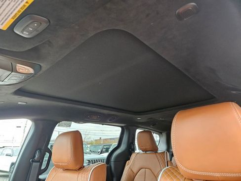 New 2026 Chrysler Pacifica Pinnacle image 19