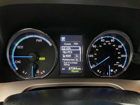 Used 2018 Toyota RAV4 Limited image 10