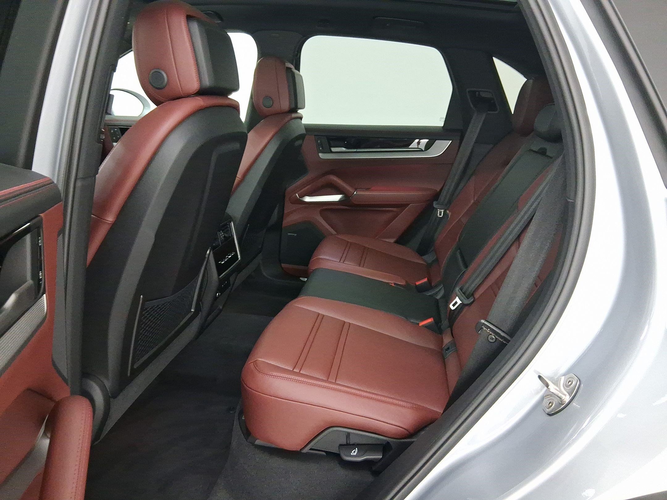 Used 2026 Porsche Cayenne AWD/4WD image 13