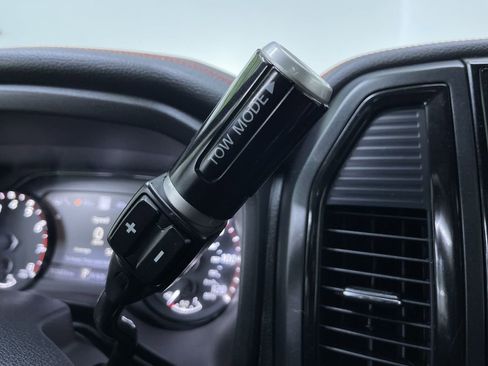 Used 2021 Nissan Titan PRO-4X w/ Pro-4x Convenience Package image 24