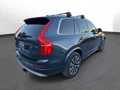 Used 2022 Volvo XC90 T6 Momentum image 3