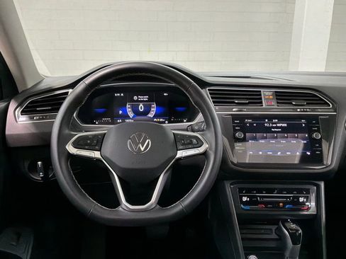 Used 2024 Volkswagen Tiguan SE w/ Panoramic Sunroof Package AWD/4WD image 8