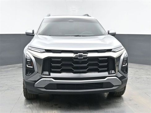 Used 2025 Chevrolet Equinox ACTIV w/ Safety and Technology Package image 3