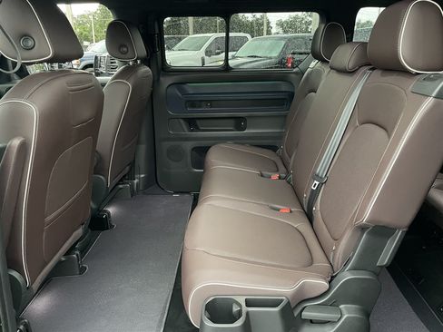 Used 2025 Volkswagen ID. Buzz Pro S RWD image 22