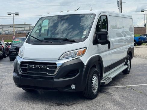 Used 2025 RAM ProMaster 2500 w/ U-Haul Equipment Group FWD image 8