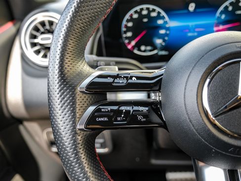 Used 2024 Mercedes-Benz GLB 250 image 15