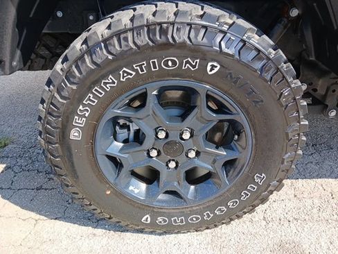 Used 2023 Jeep Gladiator Sport AWD/4WD image 16