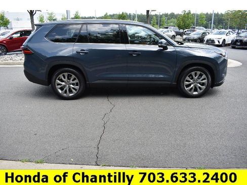 Used 2025 Toyota Grand Highlander AWD image 8