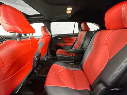 Certified 2024 Toyota Highlander XSE image 32