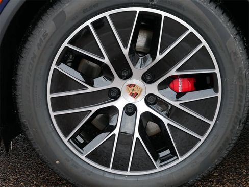 New 2025 Porsche Macan 4S Electric image 11