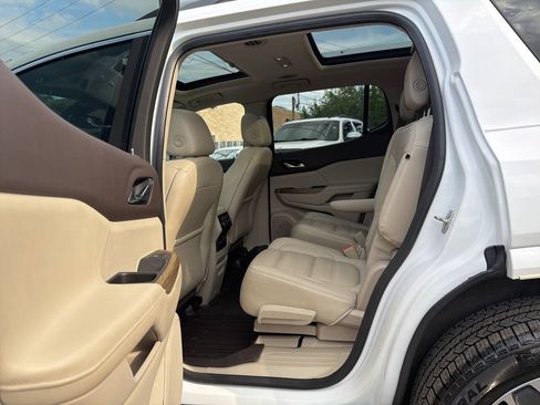 Used 2019 GMC Acadia Denali w/ Technology Package FWD image 30