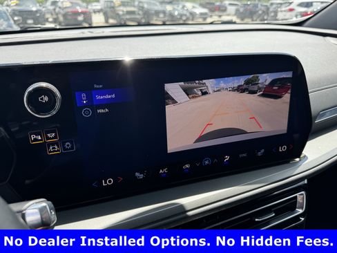 Used 2025 Chevrolet Traverse LT FWD image 17