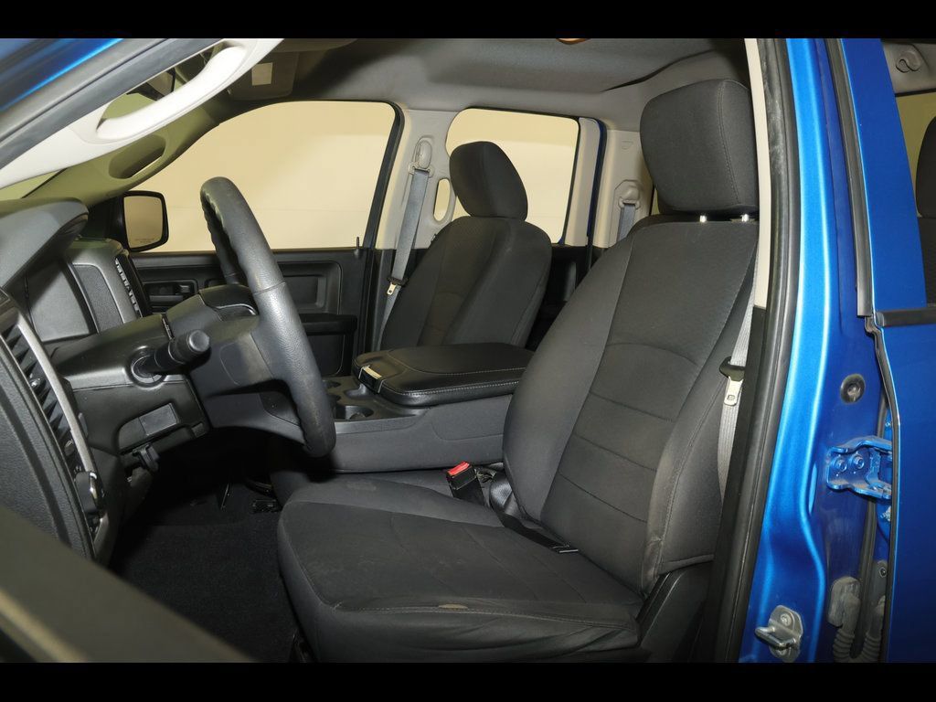 Used 2019 RAM 1500 Express w/ Express Value Package AWD/4WD image 2