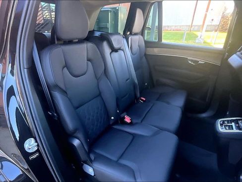 Used 2025 Volvo XC90 B6 Plus image 35