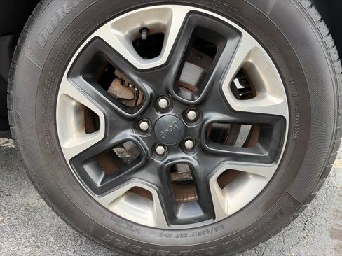 Used 2018 Jeep Compass Trailhawk w/ Leather Interior Group AWD/4WD image 32