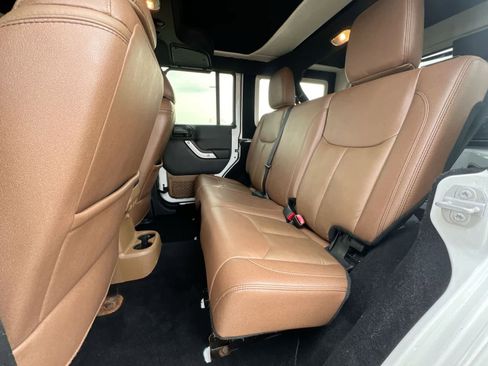 Used 2017 Jeep Wrangler Unlimited Sahara w/ Connectivity Group image 19