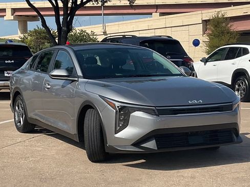 Used 2025 Kia K4 FWD image 3