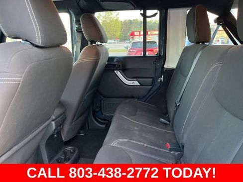 Used 2016 Jeep Wrangler Unlimited Rubicon w/ Connectivity Group AWD/4WD image 12