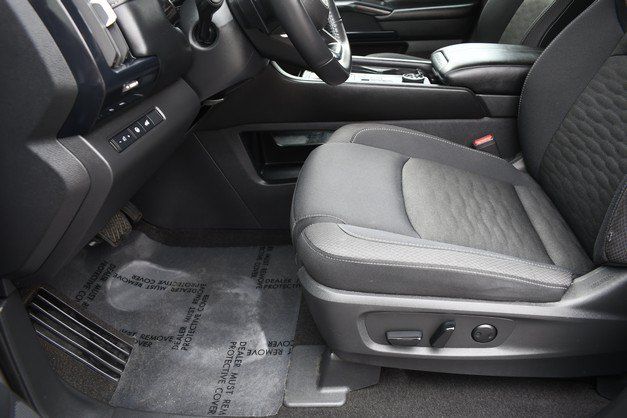 Used 2025 Nissan Pathfinder SV AWD/4WD image 15