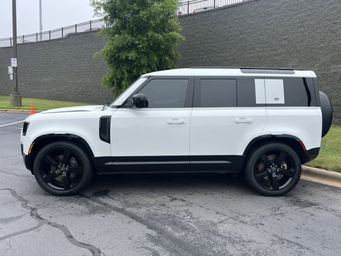 Certified 2023 Land Rover Defender 110 X-Dynamic SE AWD/4WD image 4
