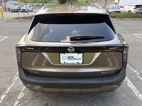 Used 2025 Nissan Kicks SR w/ SR Premium Package AWD/4WD image 7