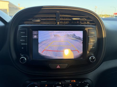 Used 2022 Kia Soul LX FWD image 17