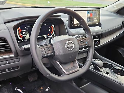 Certified 2025 Nissan Rogue Platinum image 29