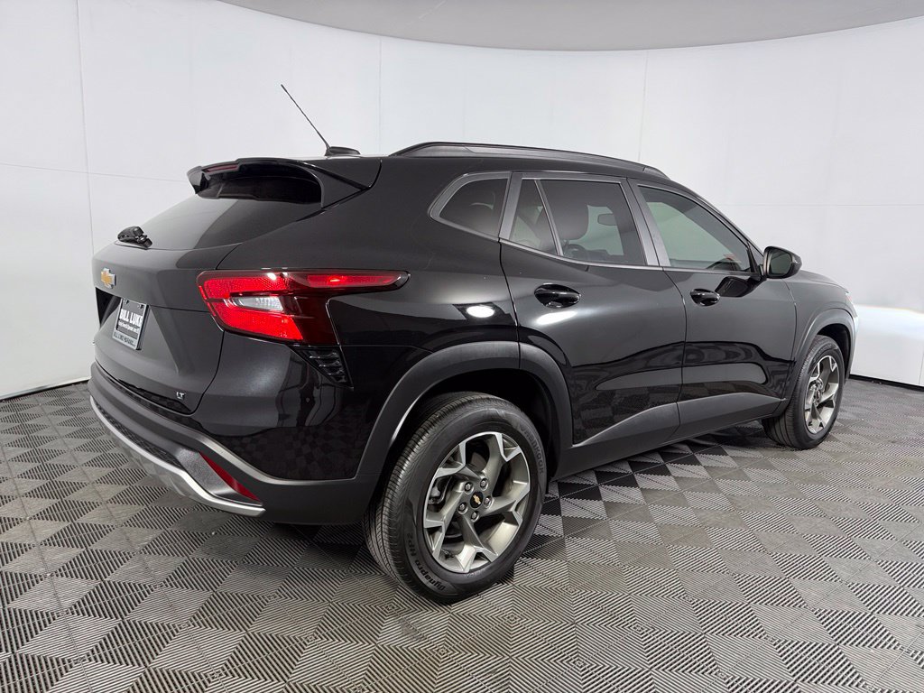 Used 2025 Chevrolet Trax LT FWD image 8
