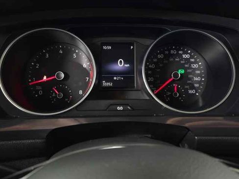 Used 2019 Volkswagen Tiguan SE w/ Panoramic Sunroof Package image 18