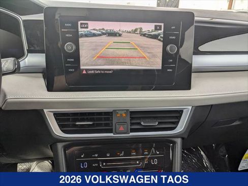 New 2026 Volkswagen Taos SE FWD image 12