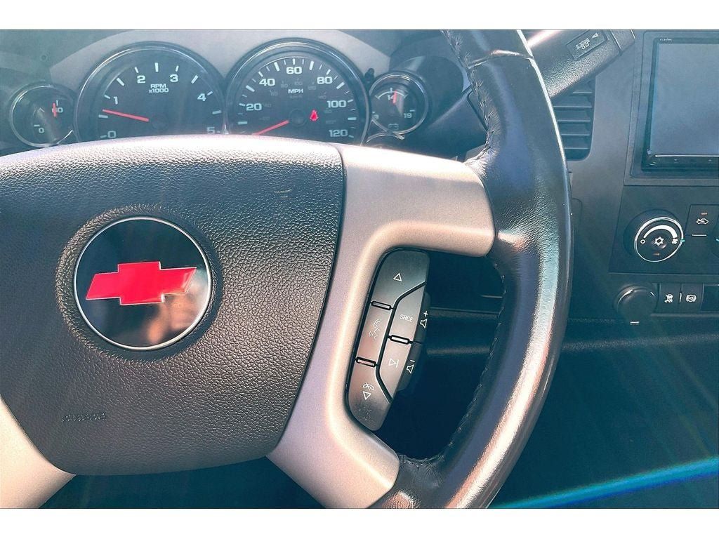 Used 2011 Chevrolet Silverado 2500 LT AWD/4WD image 21