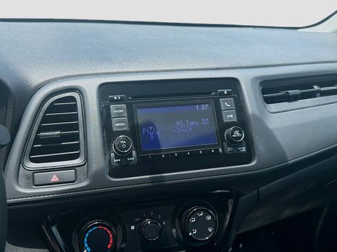 Used 2021 Honda HR-V LX image 10