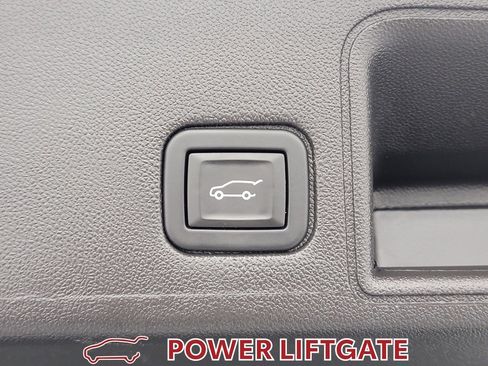 Used 2024 GMC Terrain SLT image 33