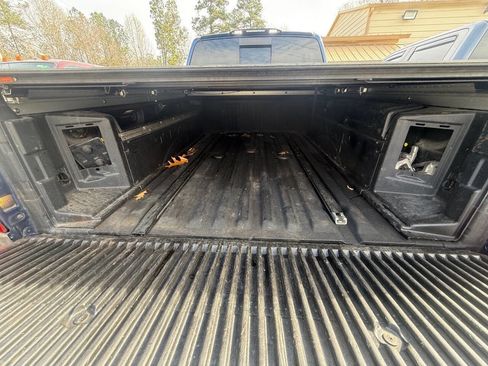 Used 2016 Nissan Titan SL image 22