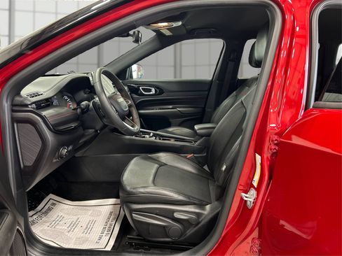 Used 2025 Jeep Compass Trailhawk AWD/4WD image 9