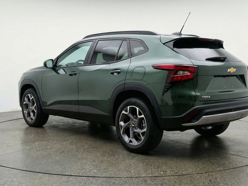 Used 2025 Chevrolet Trax LT image 6