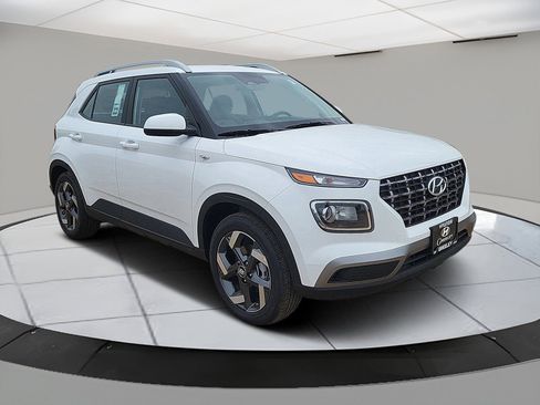 New 2025 Hyundai Venue SEL image 2
