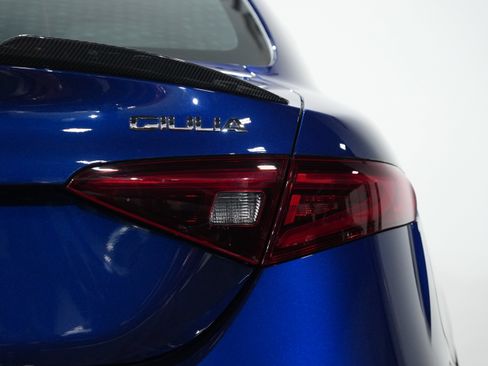 Used 2019 Alfa Romeo Giulia Quadrifoglio w/ Driver Assist Dynamic Package image 17