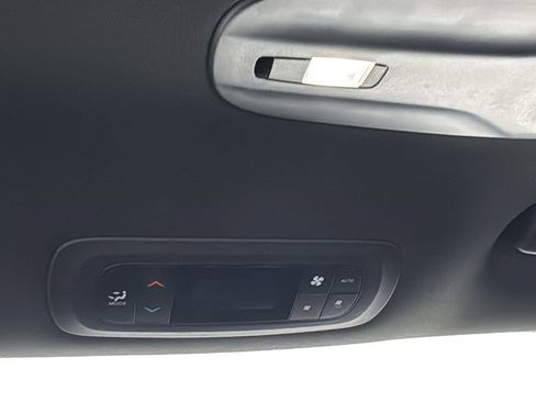 Used 2024 Chrysler Pacifica Select image 45