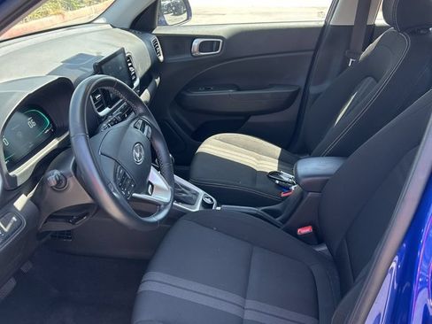 Used 2025 Hyundai Venue SEL FWD image 8