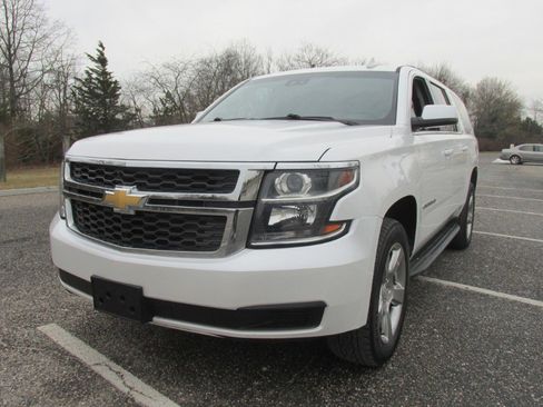 Used 2018 Chevrolet Suburban LT image 9